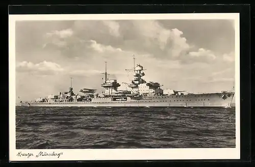 AK Kriegsmarine, Kreuzer Nürnberg mit Doppeldecker-Wasserflugzeug