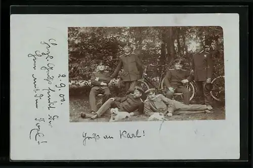 Foto-AK Lager Lechfeld, Soldaten mit Hunden und Fahrrädern