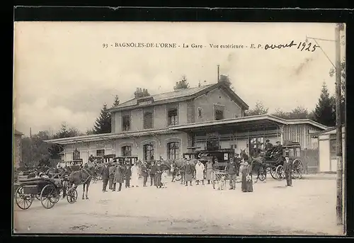 AK Bagnoles-de-L`Orne, La Gare, Vue extérieur, Bahnhof