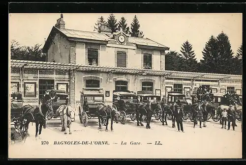AK Bagnoles-de-L`Orne, La Gare, Bahnhof