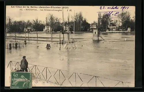 AK Bougival, La Crue de la Seine 1910, Les Ecluses submergées