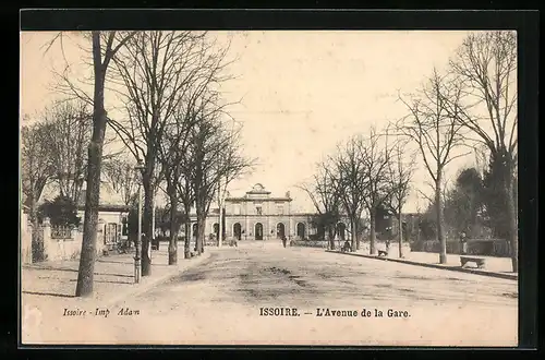 AK Issoire, L`Avenue de la Gare, Bahnhof