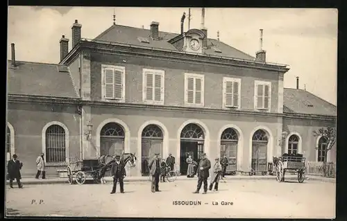 AK Issoudun, La Gare, Bahnhofsgebäude