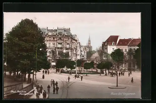 AK Bad Aachen, Spaziergänger auf dem Kaiserplatz