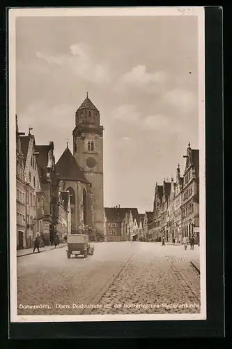 AK Donauwörth, Obere Reichsstrasse mit der hochgelegenen Stadtpfarrkirche