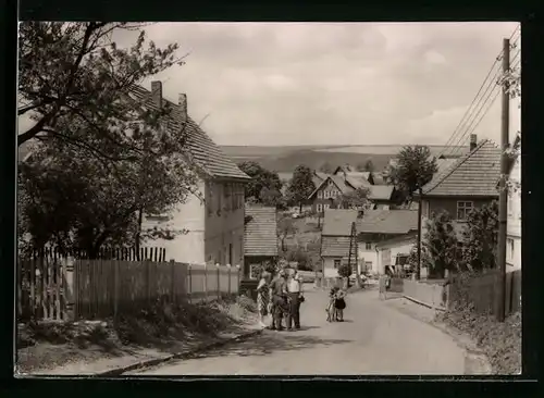 AK Waffenrod /Thür., Gespräch auf der Hauptstrasse