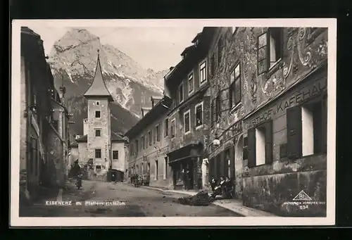 AK Eisenerz, Strassenpartie mit Gasthof-Café und Plattenstein