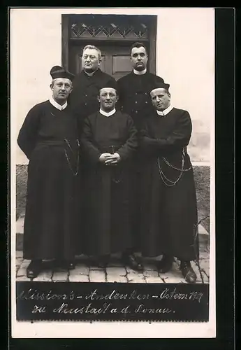AK Mission`s-Andenken.Ostern 1928 zu Neustadt a.d. Donau, fünf Missionare