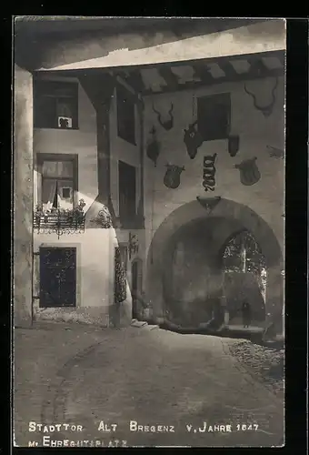 AK Alt Bregenz, Strassenpartie am Stadttor