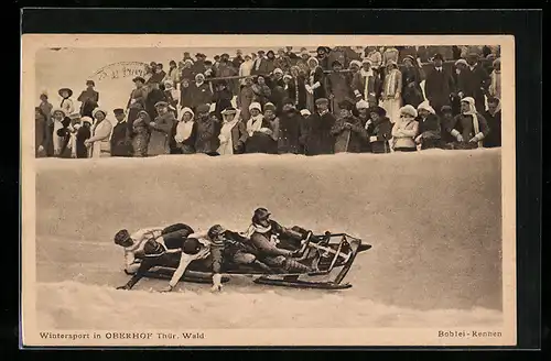 AK Oberhof /Thür. Wald, Fünfer-Bob in der Kurve bei einem Rennen