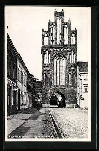 AK Neubrandenburg, Schuhwarenlager L. Arent am Treptower Innentor