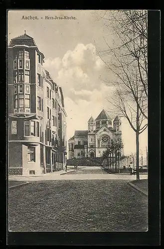 AK Aachen, Strassenpartie mit Herz-Jesu-Kirche