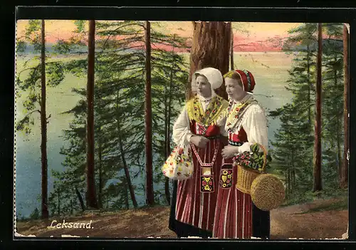 AK Leksand, Zwei schwedische Frauen in Tracht beim Spaziergang