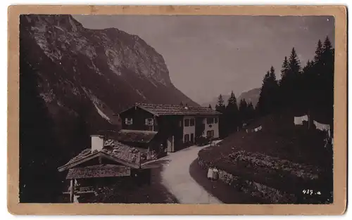 Fotografie unbekannter Fotograf, Ansicht Thumsee, Gasthaus am Hang des Thumsee