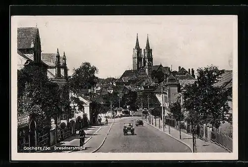 AK Oschatz /Sa., Dresdnerstrasse mit Kirche