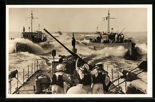 AK Räumboote der Kriegsmarine in voller Fahrt