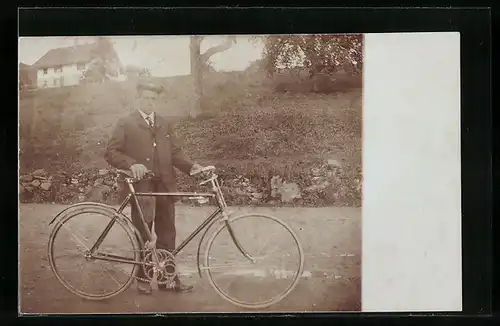 Foto-AK Junger Herr mit Fahrrad