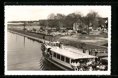 AK Berlin-Wannsee, Restaurant u. Cafe Zum alten Albrechts-Teerofen mit Dampfer