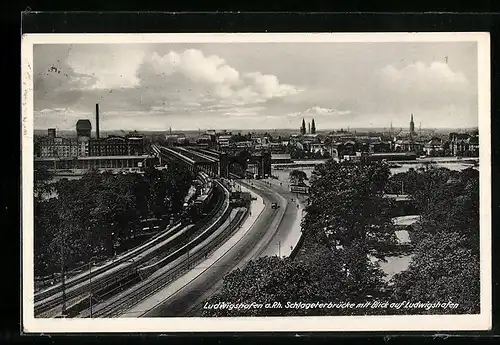 AK Ludwigshafen a. Rh., Schlageterbrücke mit Blick auf den Ort