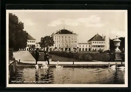 AK München, Schloss Nymphenburg mit Schwanenteich