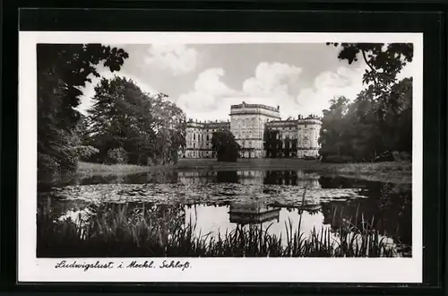 AK Ludwigslust, Schloss mit Teich