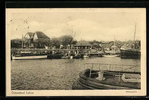 AK Laboe, Hafenpartie mit Booten
