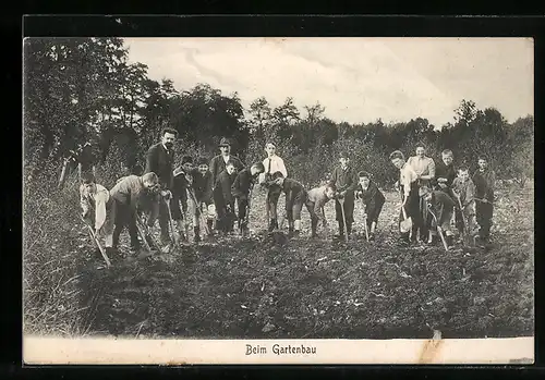 AK Ilsenburg, D. L. E. H., Beim Gartenbau