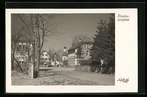 AK Kloster Lechfeld, Strassenpartie mit Kirche