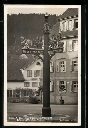AK Lenzkirch, Origineller Wegweiser einer schwarzwälder Holzschnitzerei