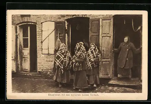 AK Russische Bäuerinnen mit den typischen bunten Tüchern