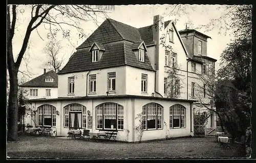 AK Niendorf / Ostsee, Partie am Hotel Seeburg