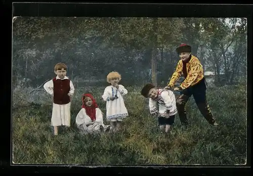 AK Ukrainische-ruthenische Kinder in Tracht beim Spiel