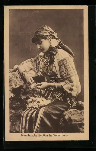 AK Junge Rumänin in Volkstracht