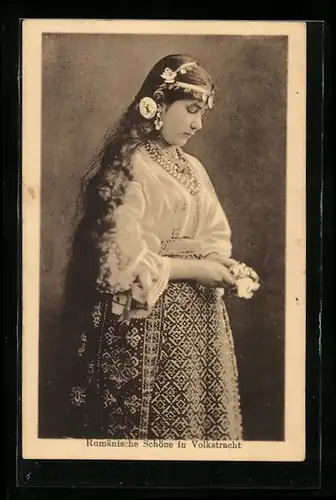 AK Rumänische Schönheit in Volkstracht