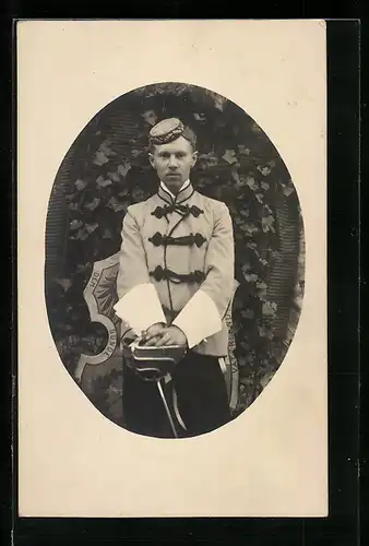 Foto-AK Student im Vollwichs mit Schläger, studentische Szene