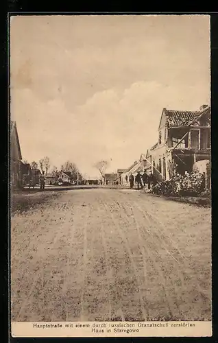 AK Stzregowo, Hauptstrasse mit kriegszerstörtem Haus