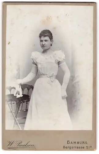 Fotografie W. Paulsen, Hamburg, Bergstr. 21a, Junge Frau im Hochzeitskleid