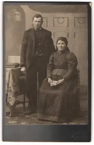 Fotografie A. Gläser, Straubing, Portrait eines älteren Paares