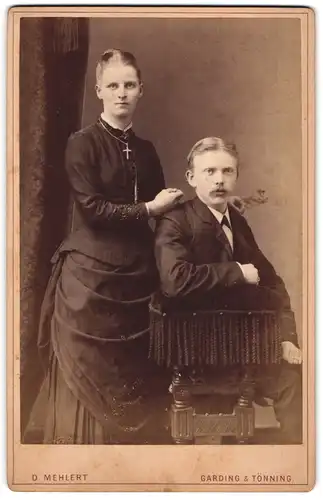 Fotografie D. Mehlert, Garding-Tönning, Bürgerliches junges Paar im Portrait