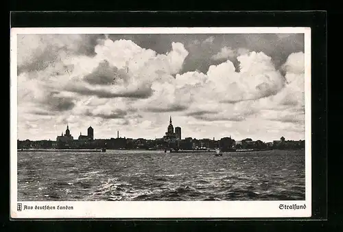 AK Stralsund, Panorama der Stadt von der Ostsee aus