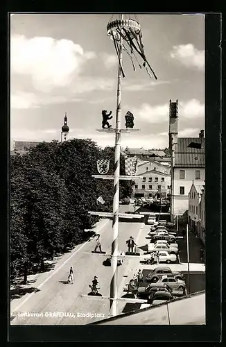 AK Grafenau im Bayr. Wald, der Maibaum mit Wappen auf dem Stadtplatz