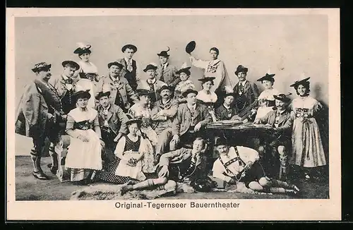 AK Gruppe im Original-Tegernseer Bauerntheater in Tracht