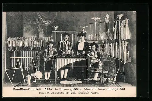 AK Familien-Quartett Aida in ihrem grössten Musikal-Ausstattungs-Akt, Trachtenkapelle