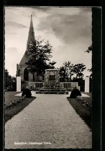 AK Ramelsloh /Lüneburger Heide, Denkmal vor der Kirche