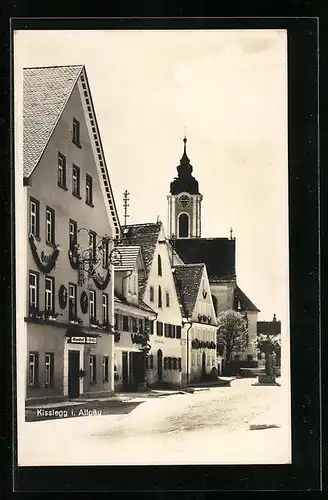 AK Kisslegg im Allgäu, Strassenpartie mit Gasthof Zur Post