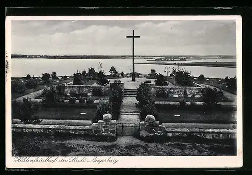 AK Angerburg, das grosse Kreuz auf dem Heldenfriedhof