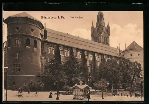 AK Königsberg, Passanten vor dem Schloss