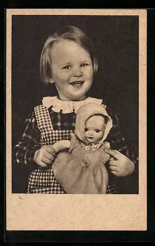 AK Lachendes Mädchen mit ihrer Puppe
