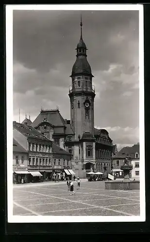 AK Bilin, Marktplatz mit Rathaus