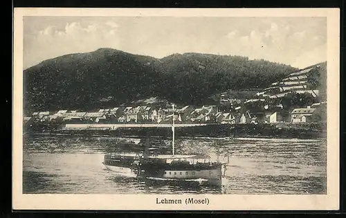 AK Lehmen / Mosel, Panorama, Moselpartie mit Dampfer